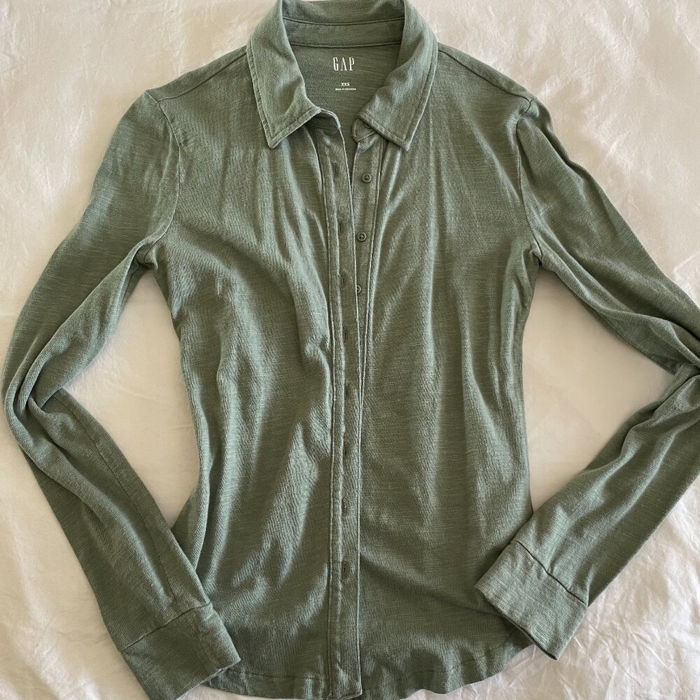 Gap Soft Knit Button-Front Shirt (XXS) in Green
